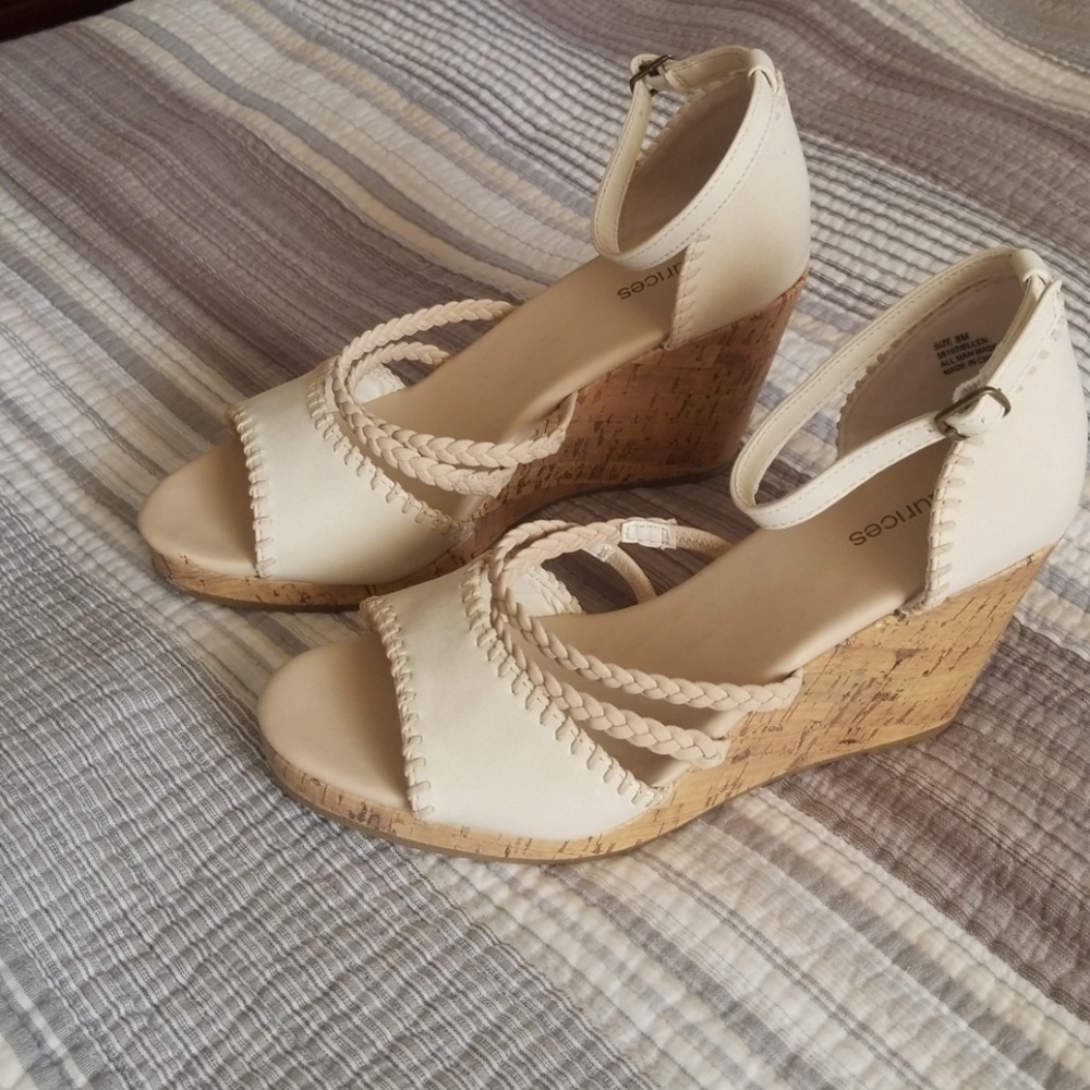 Maurice's wedge size 8